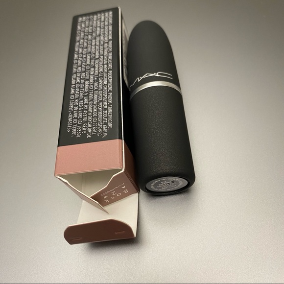 MAC “Ripened” Powder Kiss Lipstick 918 - Picture 12 of 15